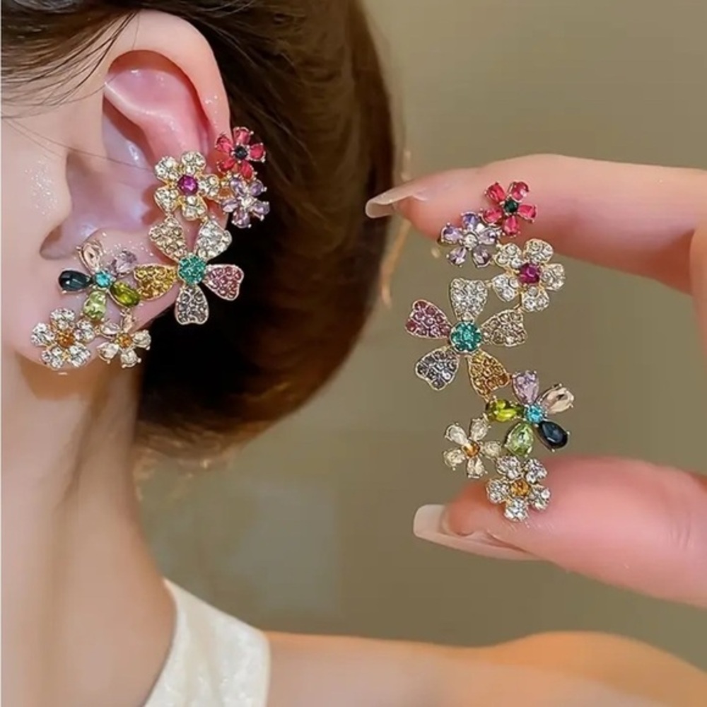 Last Chance! GORGEOUS! Sparkle Golden Floral Earrings - Picture 3 of 6
